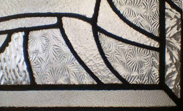 Beispiel einer Verglasung, nur aus Strukturglas (Ausschnitt aus einer Verglasung im Museum der Moderne)