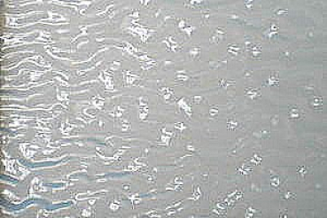 rippelglas in grob, weißopalisierend